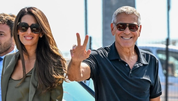 Amal y George Clooney llegando a la Mostra de Venecia
