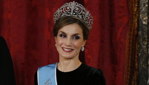reina-letizia-flor-lis-tiara-jpg