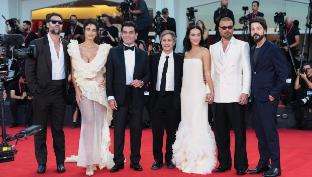 Gael García Bernal, Diego Luna, Esmeralda Pimentel, Manuel García Rulfo y Jorge Salinas fueron los mexicanos posando en la alfombra roja del Festival de Cine de Venecia