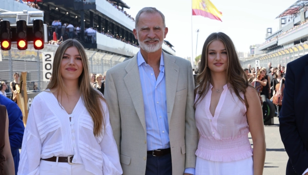 La princesa Leonor y la infanta Sofía acompañaron al rey Felipe VI al Gran Premio de Madrid