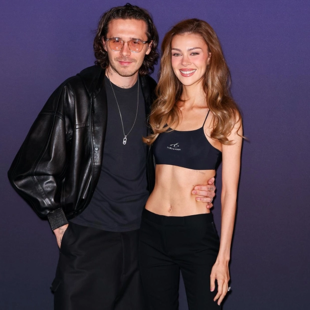 Brooklyn Beckham y Nicola Peltz estuvieron un día antes del show de Victoria Beckham en el desfile de Messika en París