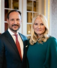 El reina de Haakon de Noruega empieza con una familia reducida ante la salud de su esposa, Mette-Marit