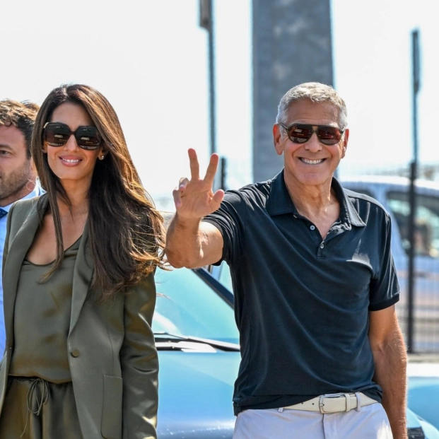 Amal y George Clooney llegando a la Mostra de Venecia