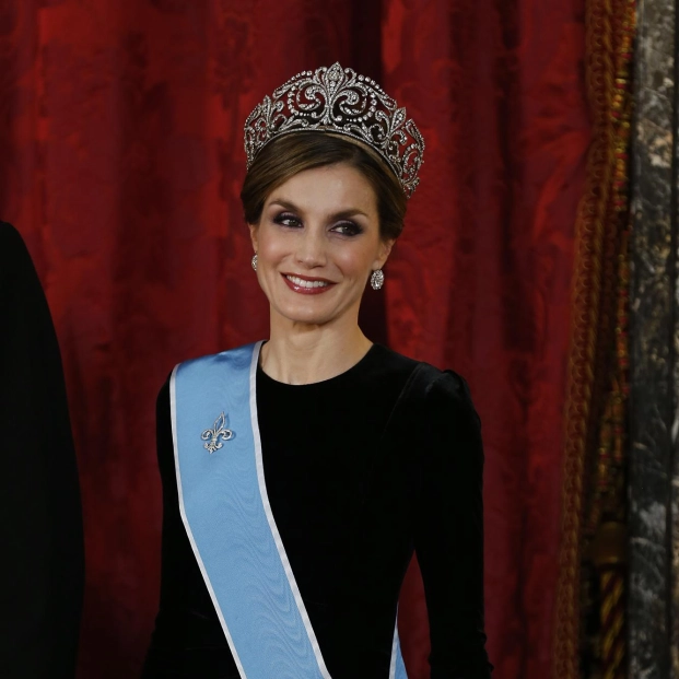 reina-letizia-flor-lis-tiara-jpg