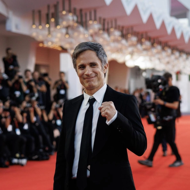 Gael García Bernal en la proyección de Hombre al Agua en el Festival de Venecia