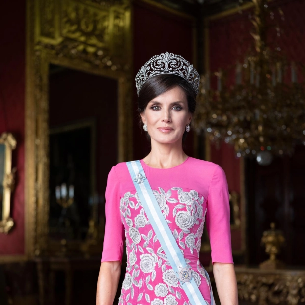 Retrato oficial de gala de la reina Letizia de España