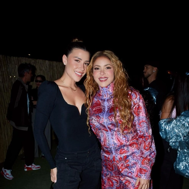 Michelle Salas y Shakira posando durante los conciertos de la artista en Madrid