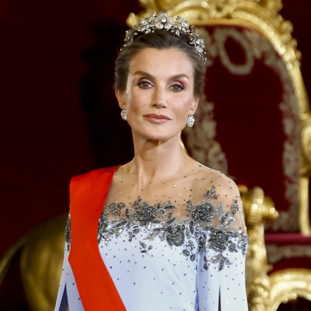 Doña Letizia ha recurrido al joyero real para esta cena de Estado en honor al presidente de Francia