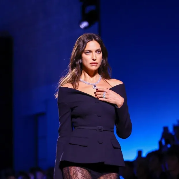 Irina Shayk fue parte del desfile de Messika en la Paris Fashion Week en Le Grand Palai