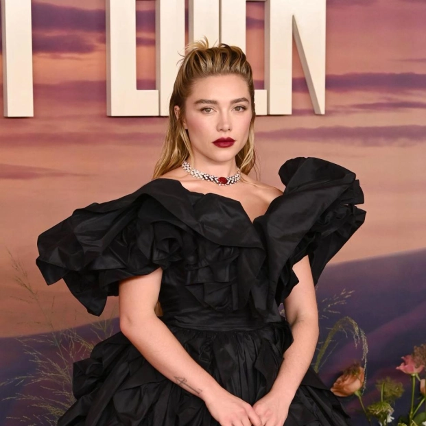 Los beauty looks de Florence Pugh en la promoción de 'Al este del edén' la serie de Netflix