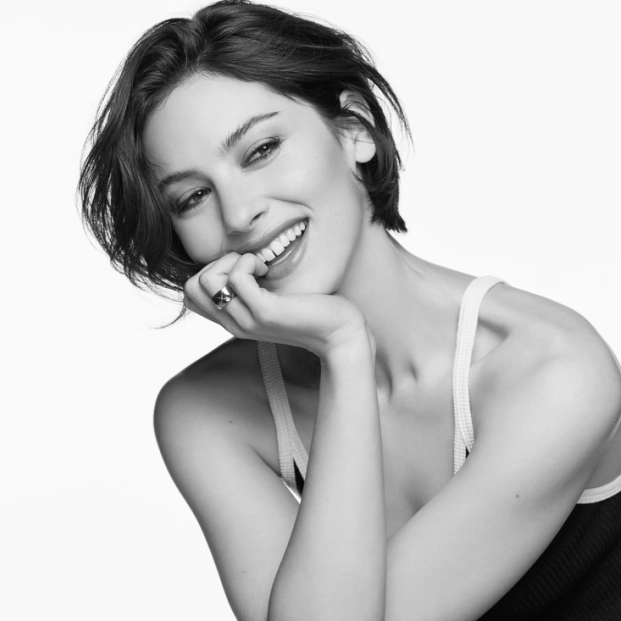 Gracie Abrams, la protagonista del lanzamiento de Chanel, el perfume Coco Mademoiselle Crush Absolu
