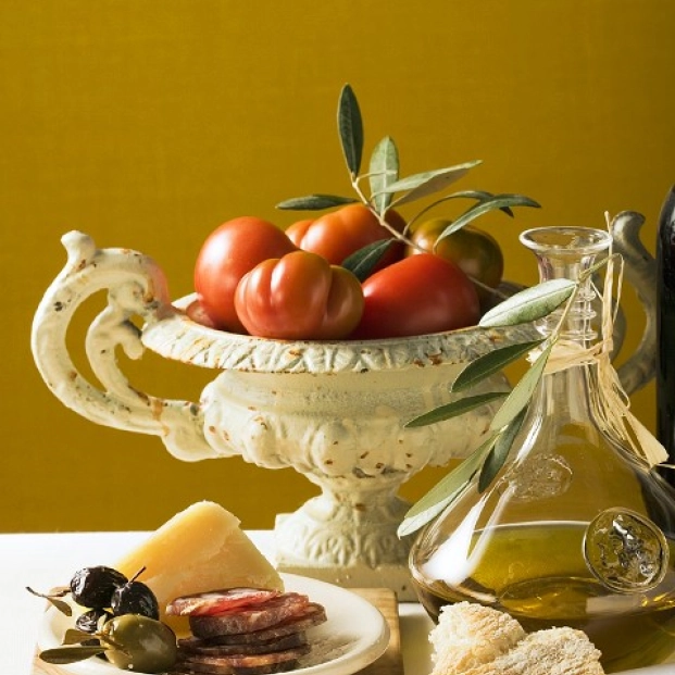 tomates, aceite de oliva, pan, queso