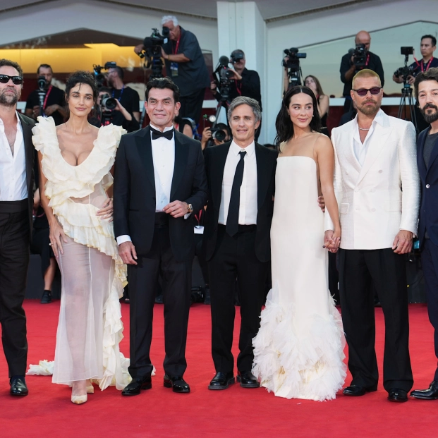 Gael García Bernal, Diego Luna, Esmeralda Pimentel, Manuel García Rulfo y Jorge Salinas fueron los mexicanos posando en la alfombra roja del Festival de Cine de Venecia
