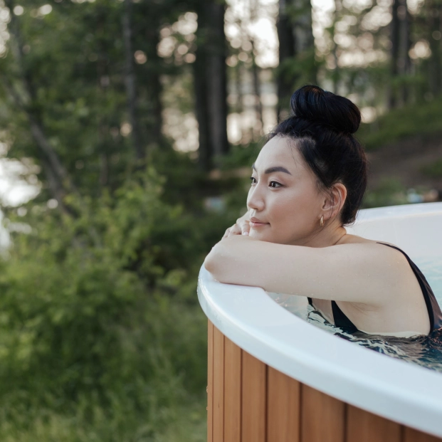 Una mujer disfrutando del K-wellness
