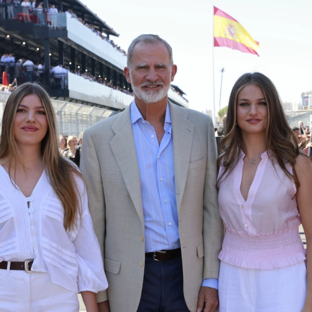 La princesa Leonor y la infanta Sofía acompañaron al rey Felipe VI al Gran Premio de Madrid