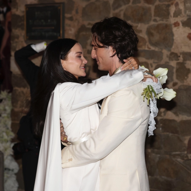 Damiano David y Dove Cameron celebraron su boda civil en un pequeño pueblo italiano en la Toscana