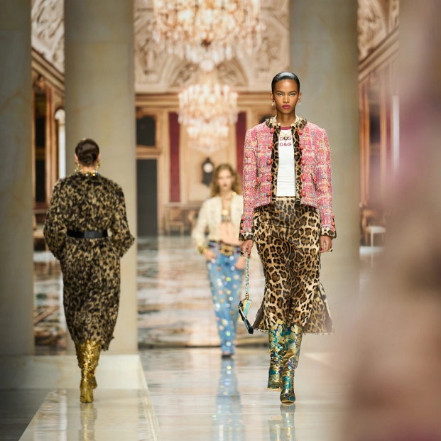 Dolce & Gabbana regresó a sus raíces de los años 90s con un fabuloso maximalismo barroco en la Milan Fashion Week SS27